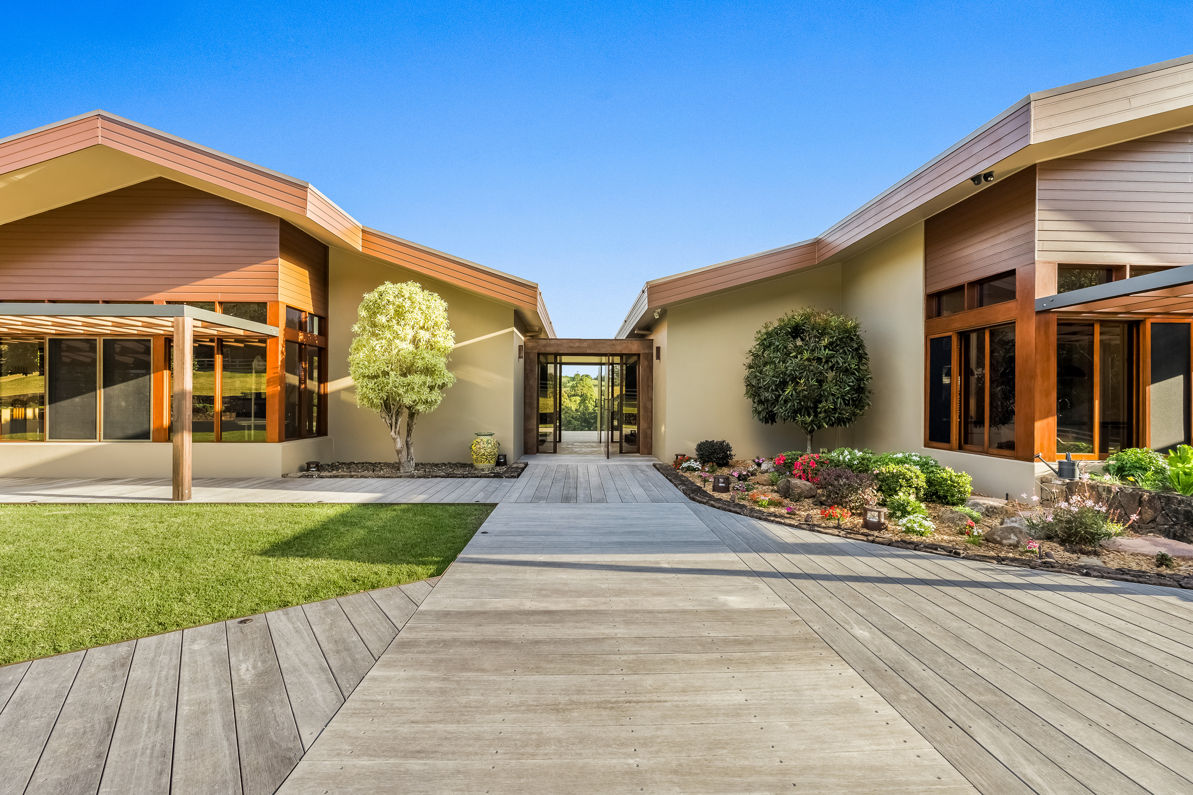 Grand entry walkway with pavilion architecture — real estate photography Bangalow hinterland